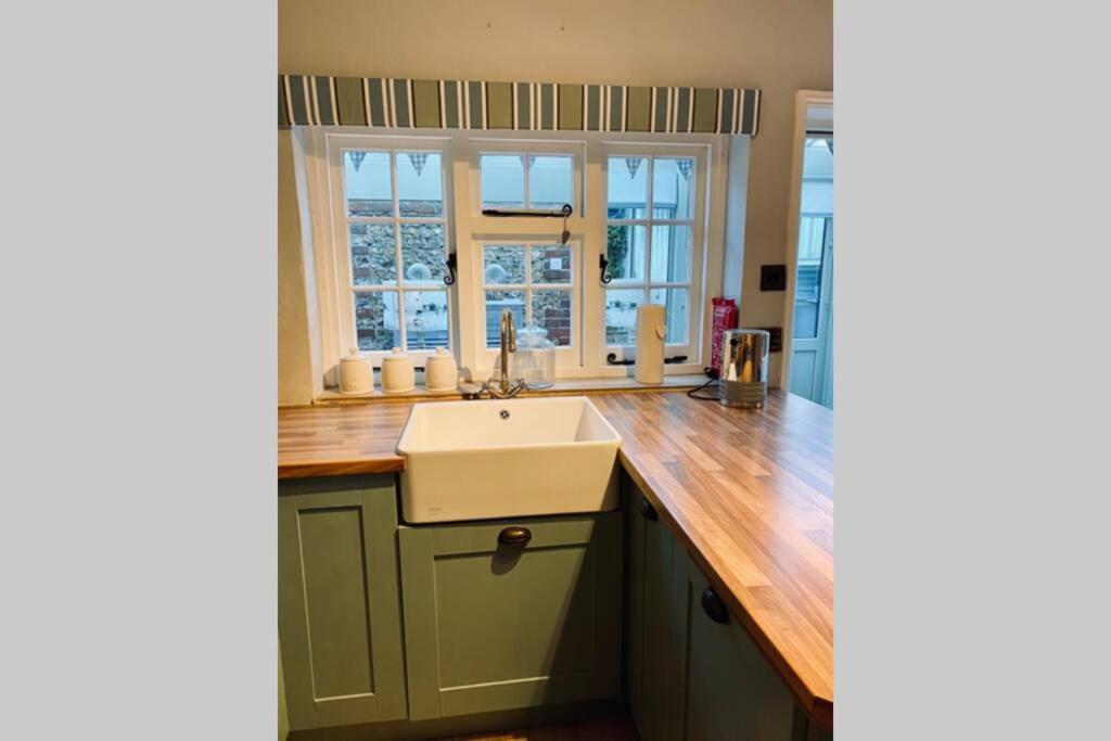 Angel Cottage, Boxgrove, Chichester - Relax And Unwind 외부 사진